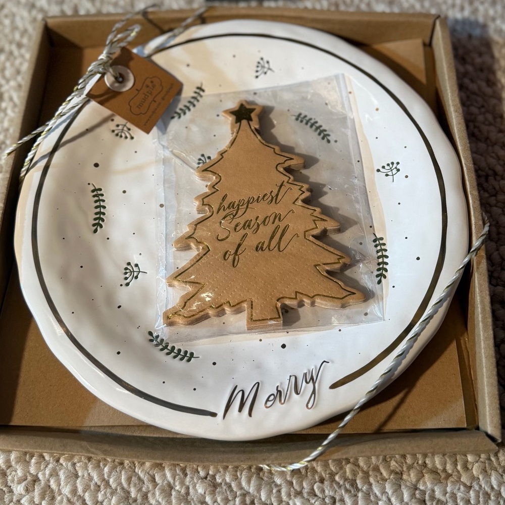 Mud Pie Merry Holiday Plate with Xmas tree napkins